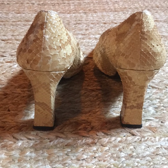 SNAKESKIN STUART WEITZMAN SQUARE HEELS 8.5 - Picture 5 of 8